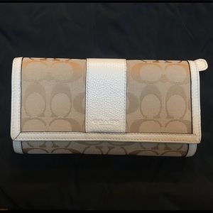 💛Trendy Coach Wallet & Checkbook💛